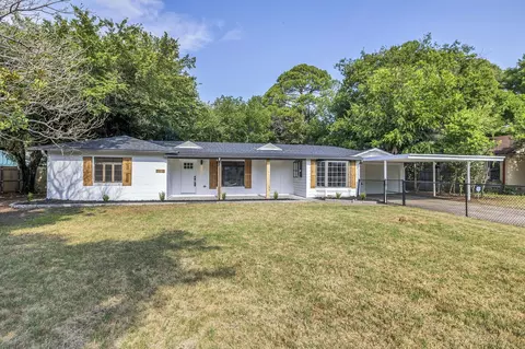 715 Merritt St, River Oaks, TX 76114