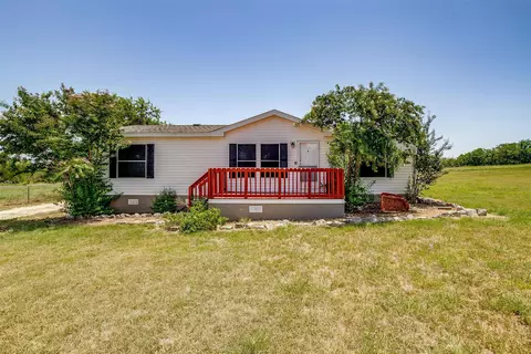 9200 1st St, Joshua, TX 76058