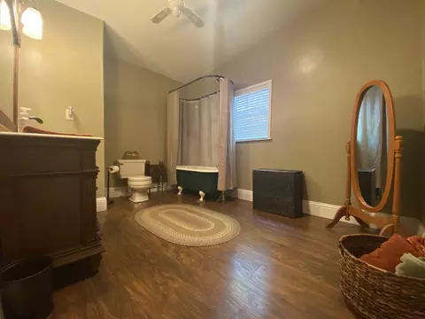 Bath - 322 E Main St, Pilot Point, TX 76258 photo 2 of 3