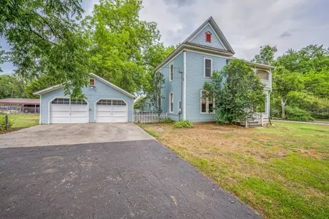 Exterior - 322 E Main St, Pilot Point, TX 76258 photo 1 of 7