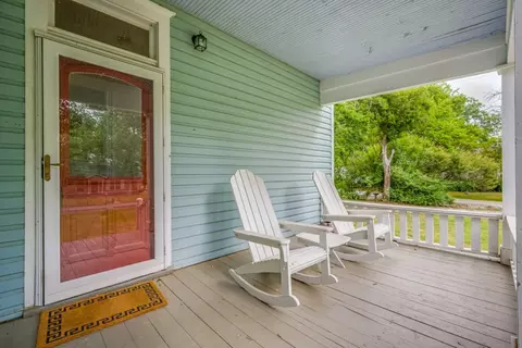 Exterior - 322 E Main St, Pilot Point, TX 76258 photo 2 of 7
