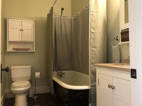Bath - 322 E Main St, Pilot Point, TX 76258 photo 3 of 3