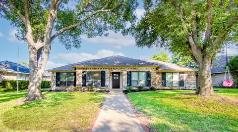 128 N Spring Creek Dr, Richardson, TX 75081