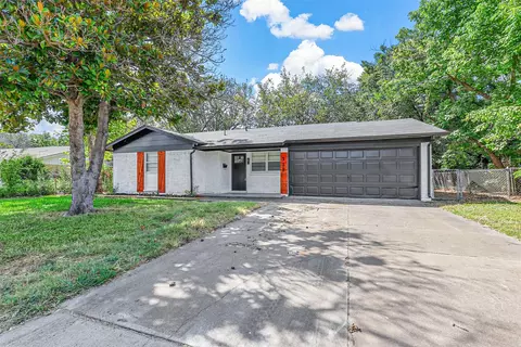 329 Lena Ln, Burleson, TX 76028