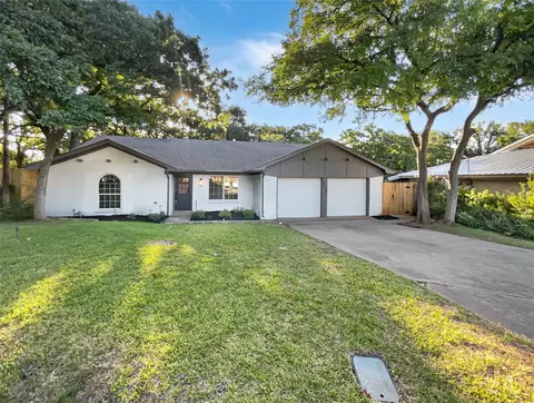 2120 Crown Colony Ct, Bedford, TX 76021