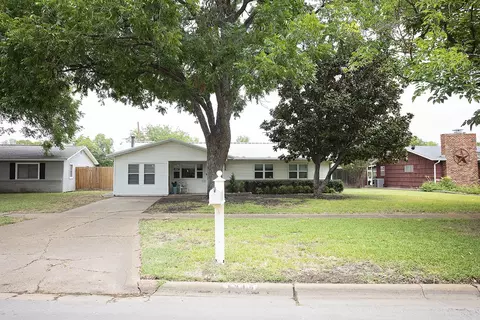 1315 Morado St, Graham, TX 76450