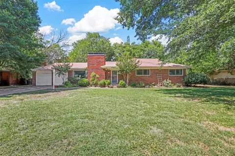 7305 Briley Dr, North Richland Hills, TX 76180