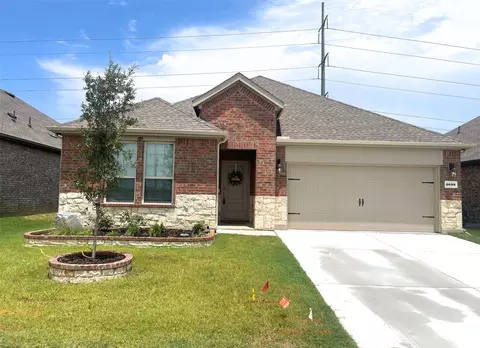 3038 Moccasin Ln, Aubrey, TX 76227