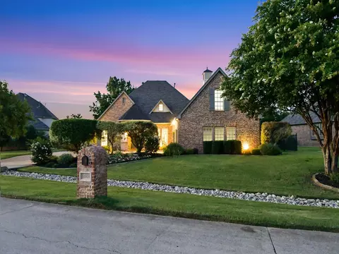 6008 Lakeside Dr, Fort Worth, TX 76179