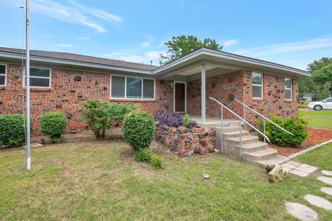 6300 Big Bend Trl, Lake Worth, TX 76135