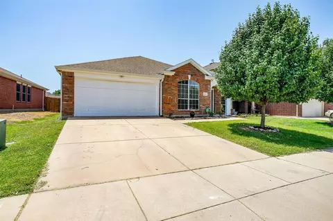6348 Stone Lake Dr, Fort Worth, TX 76179