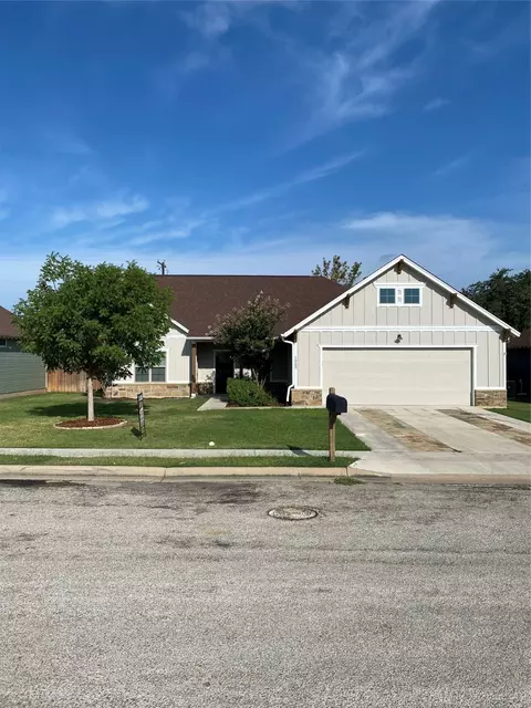 1903 Duckhorn Dr, Brownwood, TX 76801