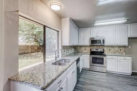 213 Long Shadow Ln, Mesquite, TX 75149