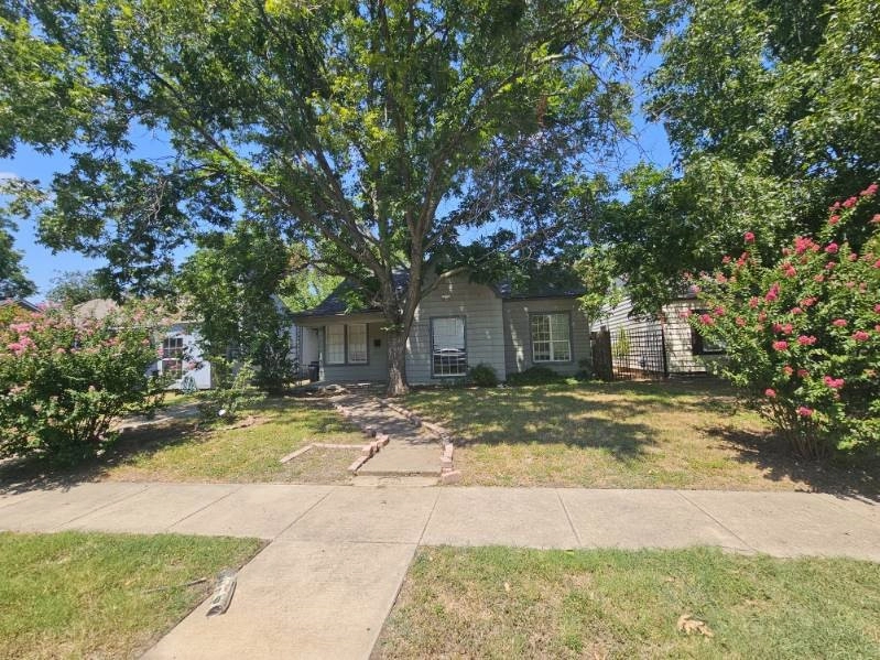 908 Clairemont Ave  