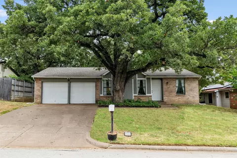 4803 French Wood Dr, Arlington, TX 76016