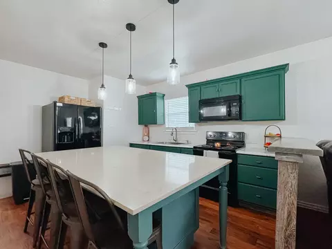 401 Huron St, Cleburne, TX 76031 photo 8