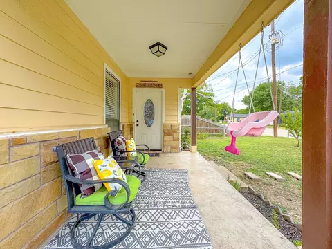 401 Huron St, Cleburne, TX 76031 photo 2