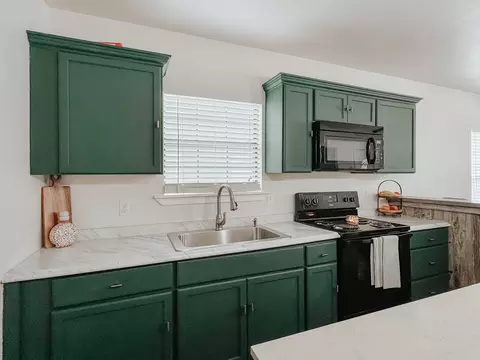 401 Huron St, Cleburne, TX 76031 photo 10