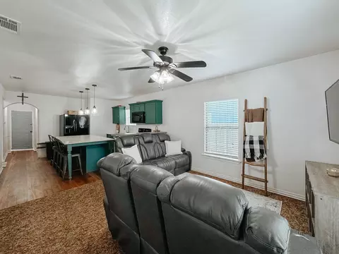 401 Huron St, Cleburne, TX 76031 photo 5