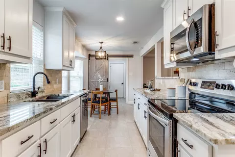 902 E Berkeley Dr, Richardson, TX 75081 photo 9
