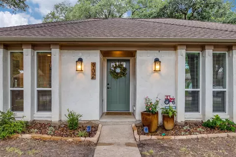 902 E Berkeley Dr, Richardson, TX 75081 photo 3