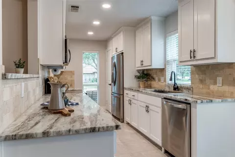 902 E Berkeley Dr, Richardson, TX 75081 photo 10