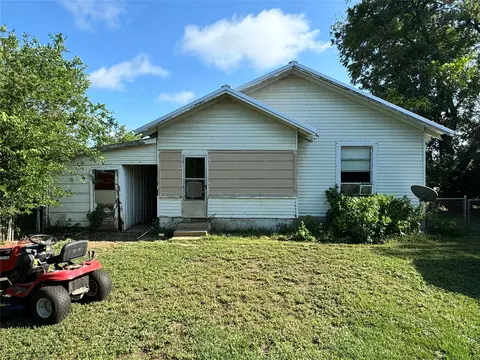 408 E 4th St, Coleman, TX 76834