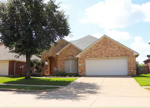 5927 Lantern Ln, Grand Prairie, TX 75052