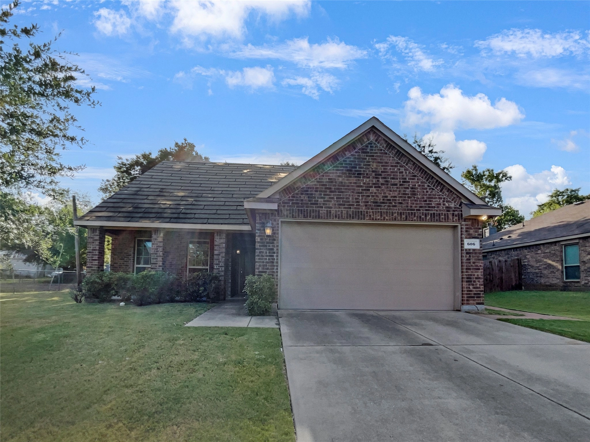 606 Jouette St  