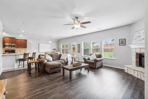 733 Evergreen Ct, Burleson, TX 76028