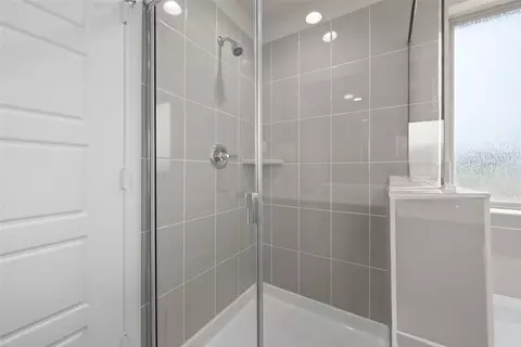 Bath - 1915 Chippewa Dr, Cleburne, TX 76036 photo 3 of 3