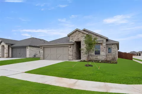 Exterior - 1915 Chippewa Dr, Cleburne, TX 76036 photo 2 of 4