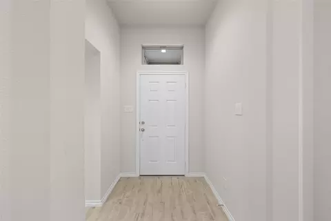 Entry Way - 1915 Chippewa Dr, Cleburne, TX 76036 photo 1 of 4