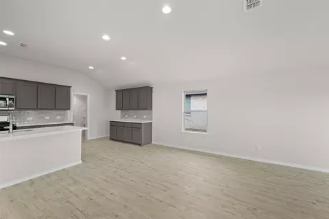 Living - 1915 Chippewa Dr, Cleburne, TX 76036 photo 1 of 3