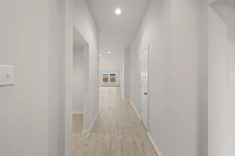Entry Way - 1915 Chippewa Dr, Cleburne, TX 76036 photo 2 of 4