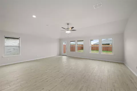 Living - 1915 Chippewa Dr, Cleburne, TX 76036 photo 2 of 3