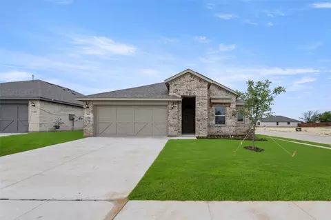 Exterior - 1915 Chippewa Dr, Cleburne, TX 76036 photo 3 of 4