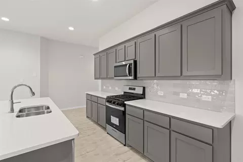 Kitchen - 1915 Chippewa Dr, Cleburne, TX 76036 photo 3 of 3