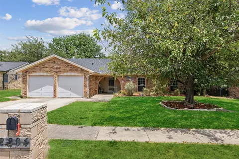 2804 Ridgewood Dr, Hurst, TX 76054
