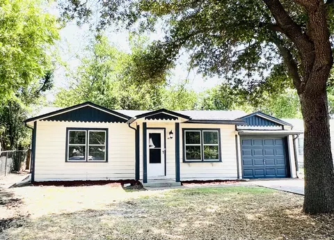 8529 Pemberton Ct, White Settlement, TX 76108