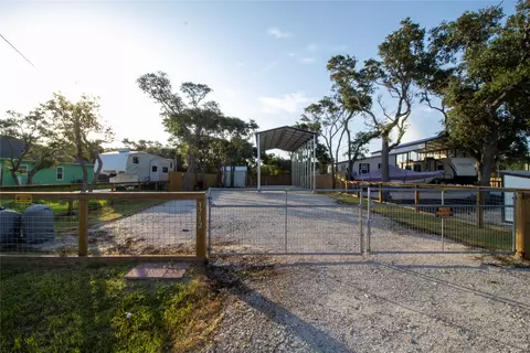 1712 San Antonio St, Rockport, TX 78382