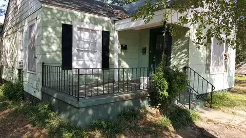 1107 Bomar St, Marshall, TX 75670