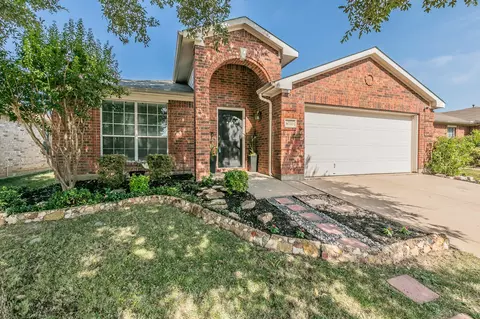 6733 Friendsway Dr, Fort Worth, TX 76137