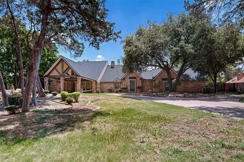 1204 Whispering Oaks Dr, Desoto, TX 75115