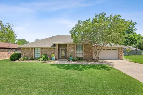 8950 Hialeah Cir S, North Richland Hills, TX 76182