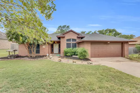 131 Clinton Ln, Midlothian, TX 76065