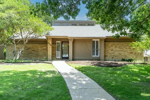 8054 Moss Meadows Dr, Dallas, TX 75231