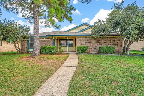330 Quail Hollow Dr, Mesquite, TX 75150