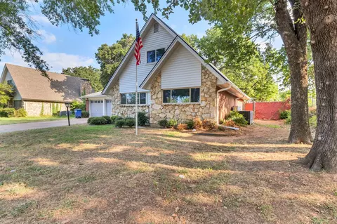 1602 Toplea Dr, Euless, TX 76040