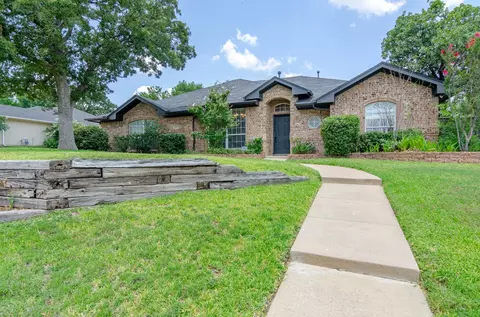 1255 Elmbrook Dr, Kennedale, TX 76060